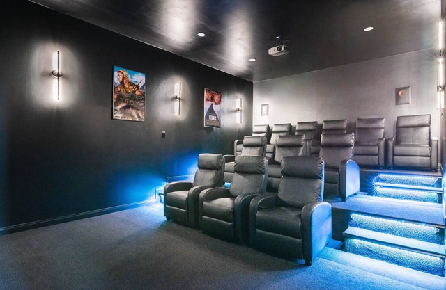 Forever Forest Lodge. 5Bdrm. Tesla Charger. BBQ. Game Room & Theater Room.