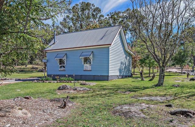 Forget Me Not Cottage @ Diamondvale Estate, perfect for couples with fireplace