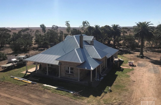 Forgotten Paddock Farmstay. Two bedrooms, a bathroom plus a lounge/dining room.