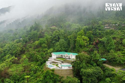 Forktail House with Swimming Pool at Kalimpong by StayVista
