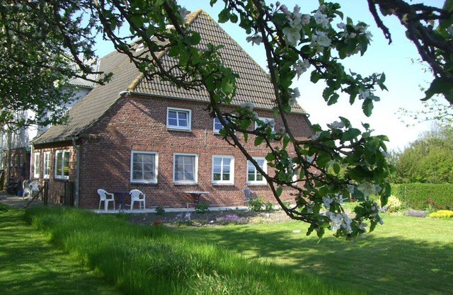 Former farm on the dike