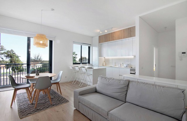 "Formosa Home" vacation apartment with lake view, balcony & WiFi