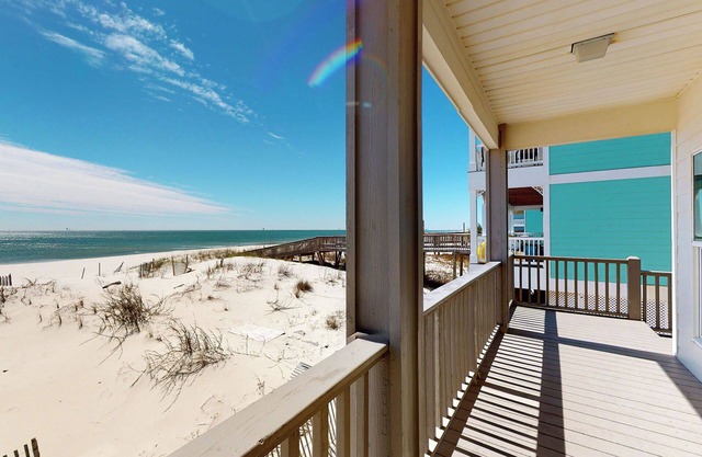 Fort Sun, West. Gorgeous 7BR Beachfront. Extra fridges. Private Pool! Sleeps 24.