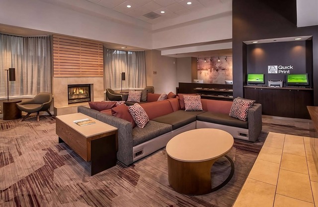 FOUR Comfortable Units Close to Arlington House! Onsite Parking & Starbucks