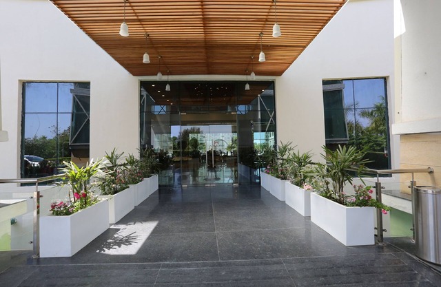 Four Leaf Service Suites