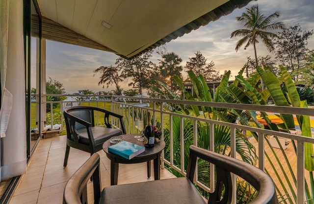 Foxoso La Beach Resort & Spa