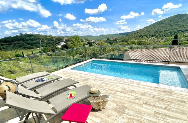 Air-conditioned villa with pool and jacuzzi Anduze between sea and Cevennes