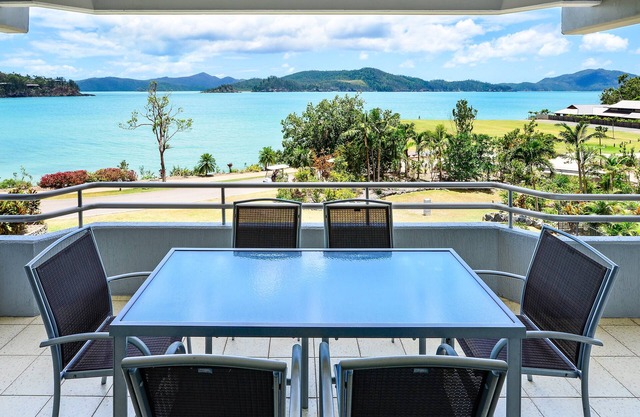 Frangipani Lodge 008, Beachfront Apartment on Hamilton Island