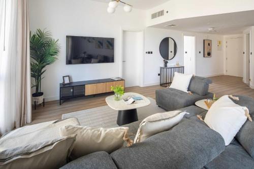 Frank Porter - Lago Vista Tower A