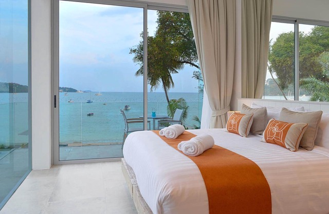 FREE $900 Daily Luxury Pack, 6-Bed Beachfront Villa, Private Pool, Bar, BBQ, Gym