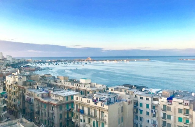 FREE AIRPORT PICK UP beautiful sea view Apt,in the heart of Alexandria