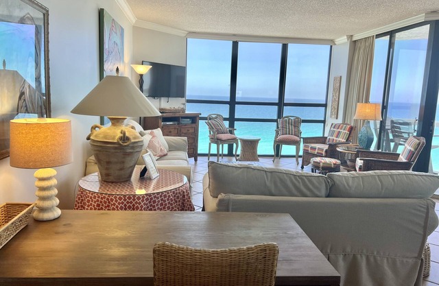 Free Beach SRVC! Amazing VIEWS for miles! Free Beach Bonfires M/F nights!