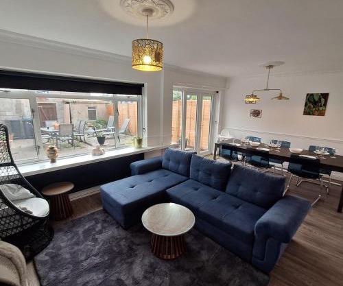 Free Parking, comfortable, stylish house, G London & Kent Gateway