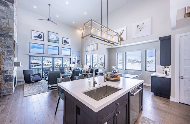 *Free Ski Rentals* Perfect for Families – 3 Mins to Skiing & Deer Valley East Village | Hot Tub