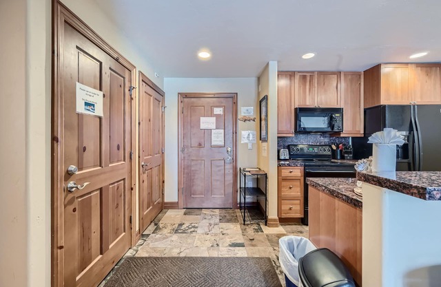 Free SkyCard Activities - Gas Fireplace, Parking, Equipped Kitchen, Fitness Ctr