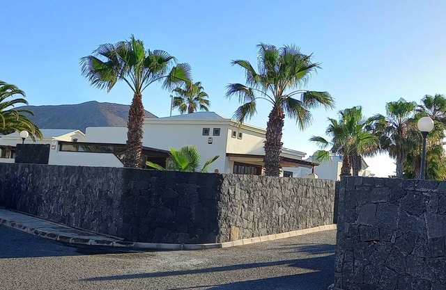 FREE WIFI, BBQ, UKTV & minutes to fantastic restaraunts of Faro Park