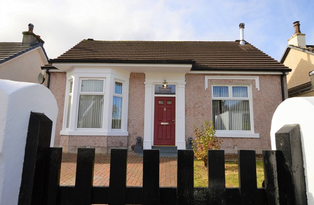 Freeland Cottage, lovely cottage, coastal Dunoon, quiet location,