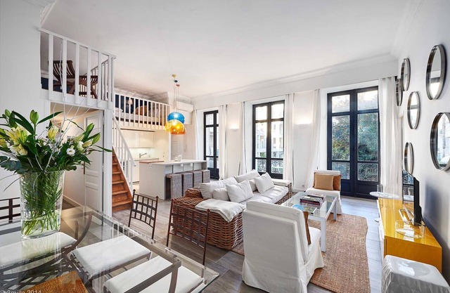 French Elegance 2 bedroom 3 bath 500 metres to beach