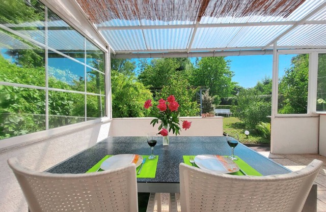 Friendly house in the lake country * 2 gardens, 2 terraces