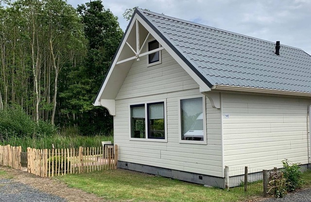 Frisian Countryside Stay near Sea