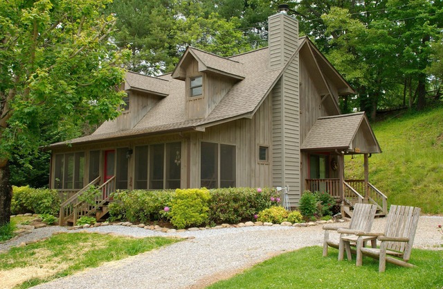 Froggy Bottom on the River 3 Bedroom, 2 Bath, Year Round Access