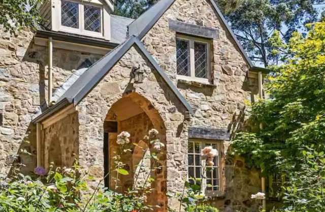 FROGWELL HOLLOW immerse into an idyllic fairytale!