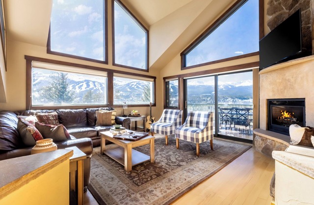 Frontier by AvantStay | Incredible Mtn Views & Hot Tub | Breckenridge Home