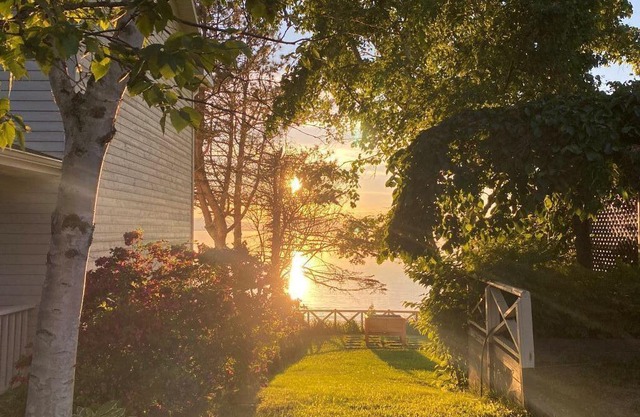 Fully-equipped chalet with views and access to the river, sun, relaxation and the great outdoors