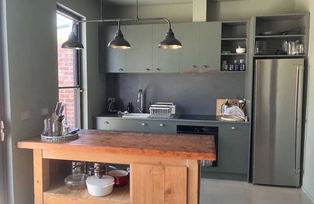 Fully equipped Studio on the banks of Myrtle Creek in rural Central Victoria