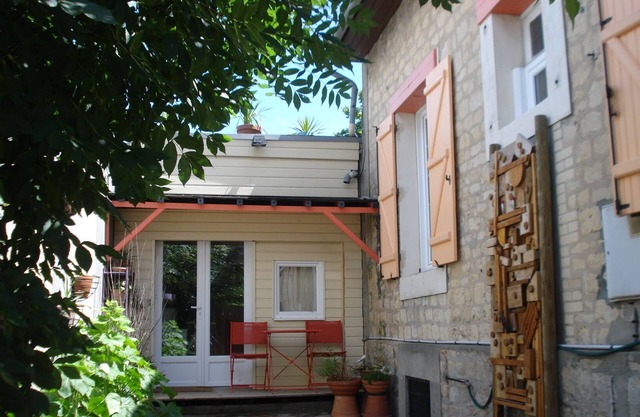 Fully equipped studio with private parking
