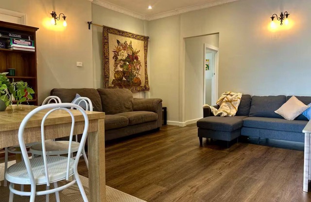 Fully furnished apartment in Hove, Stay Smart with kitchen, dining and bathroom