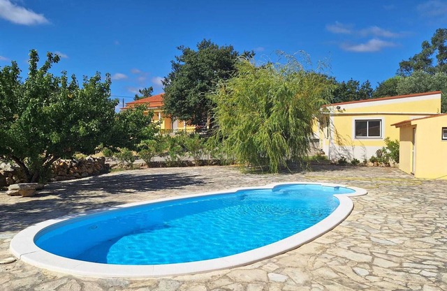 Fully furnished cozy studio in nature 20 minutes from the beach.