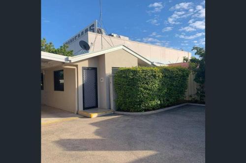 Fully Furnished Modern Unit in centre of city