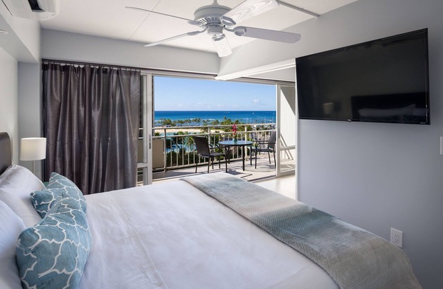 Fully Renovated, 1 Bedroom High End Designer Remodel, Direct Ocean & Lagoon View