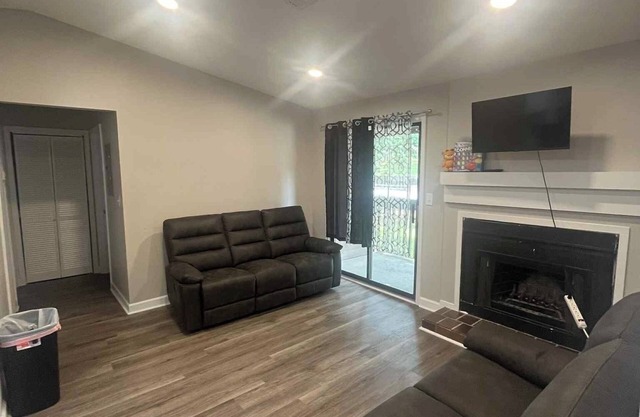 Fully renovated and Spacious 2-bedroom and 1 bathroom apartment.