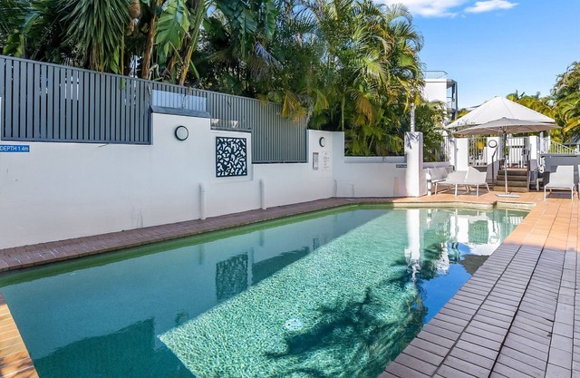 fully renovated ground floor 2 bedroom apartment