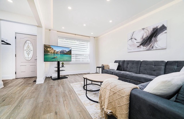 Fully renovated house in Toronton