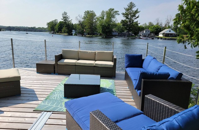 Fully renovated luxury waterfront cottage