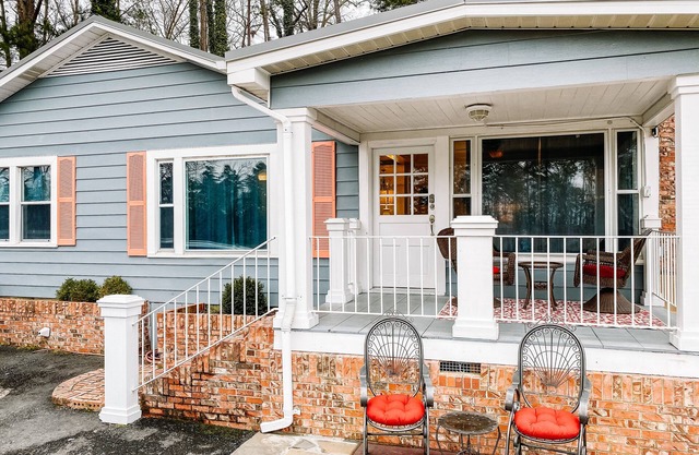 Fun at the Lake! Private Waterfront! HotTub! Outdoor Fireplace! 5 min to Casino!