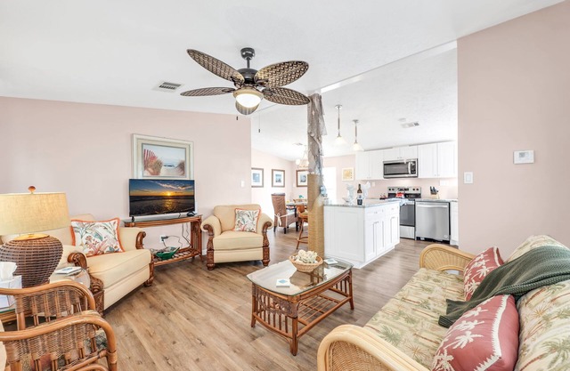Fun Beach House-Less than 5 miles to the beach!