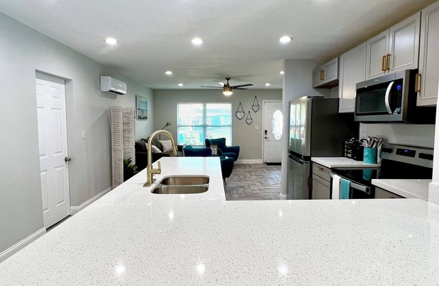 Fun & Relax Home-Melbourne 6 Bed/2Bath 10 Sleeps