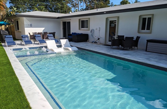 Fun-Sized Haven! Shared Heated Pool n Spa! Beach 1.4 mi! Walkable to Food n Fun