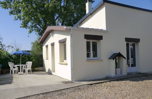 Furnished with parking. does not have electric vehicle terminal