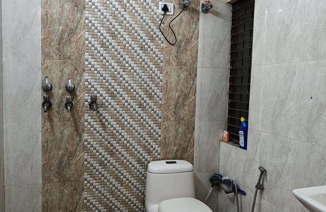 Furnished Apt near Action Balaji Hospital Paschim Vihar