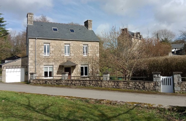 Gîte 6 people 3 bedrooms Bretagne Saint Servais (22160)