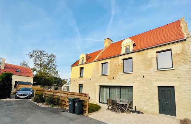 Gîte Avec Jacuzzi Chic & Cosy Entre Caen et les Plages du Débarquement Normandie