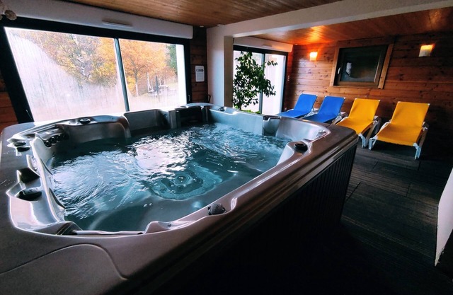 Gîte Capucine - Spa Jacuzzi Sauna Etang de pêche