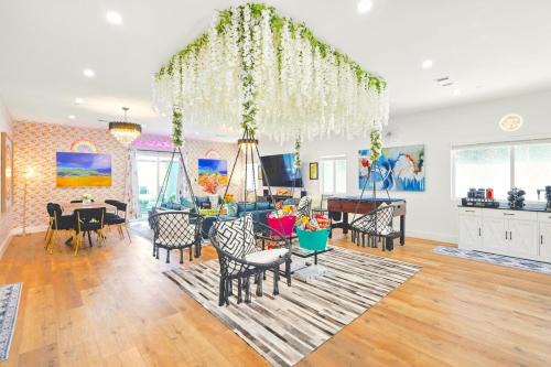 G- Luxe NoHo Family Home near Universal 15m and Hollywood 10m