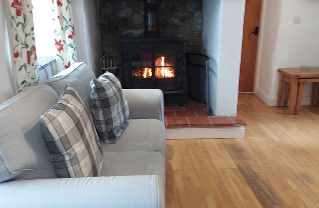 Gadlys Farmhouse Church Bay Anglesey sleeps 6 Sea Views