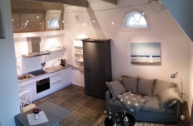 Galerie25.quiet, cozy loft under thatch